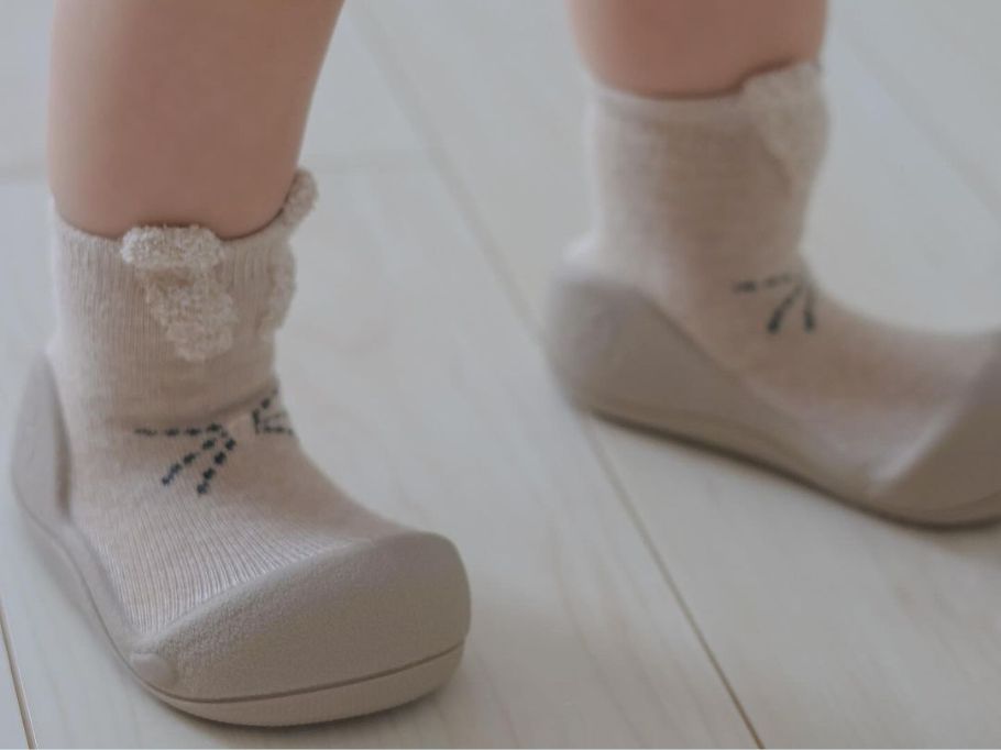 【Vol.2】知ってほしいアティパスの7つのこと。足の裏に汗をかきやすい赤ちゃんのための「通気性」