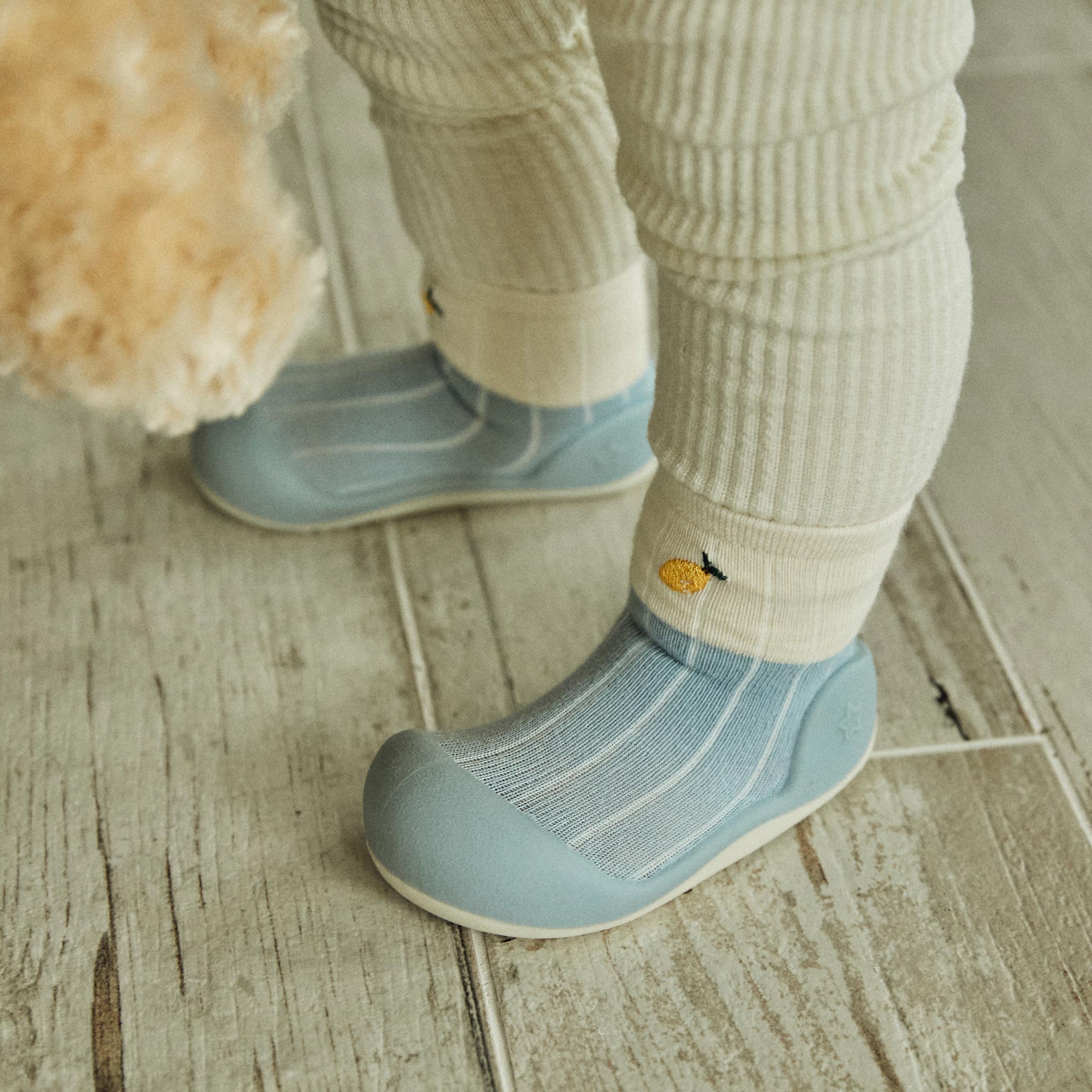 アティパス 明るいデザイン ポップ 個性的なベビーシューズ